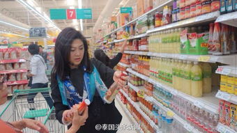 英拉回国后首次公开露面 在超市采购日用品 高清组图
